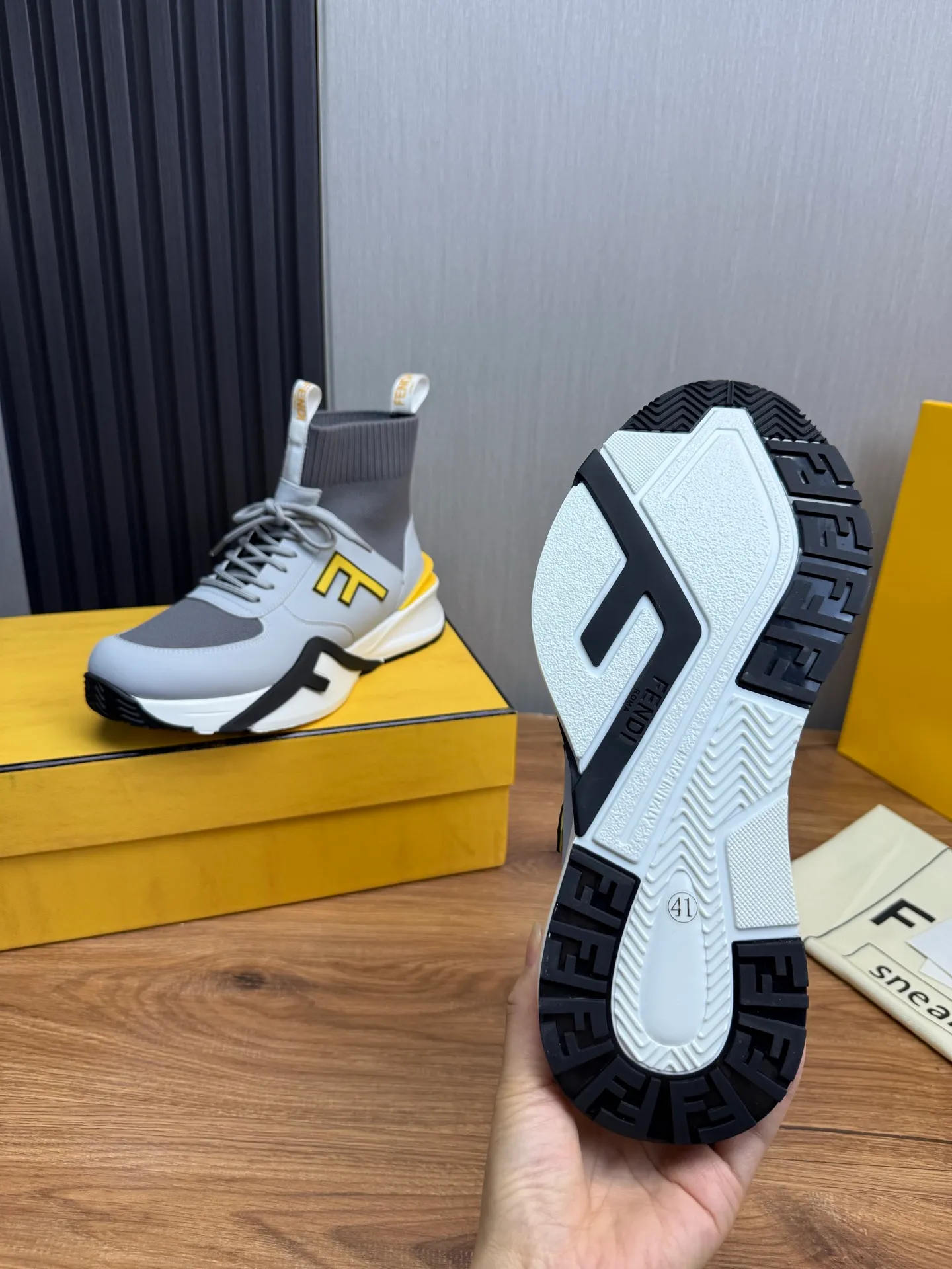 Men's men's shoes 💰560💰 Fendi [Fendi] hot style is on the market 🔥Fashionable casual men's shoes 🔱 Made of original brand fly knit fabric. Original cowhide + breathable mesh lining + sheepskin feet. Perfect shape and top quality, you deserve it 🔜Original rubber outsole, ultra-light, non-slip and wear-resistant 👣 Standard size 38-44